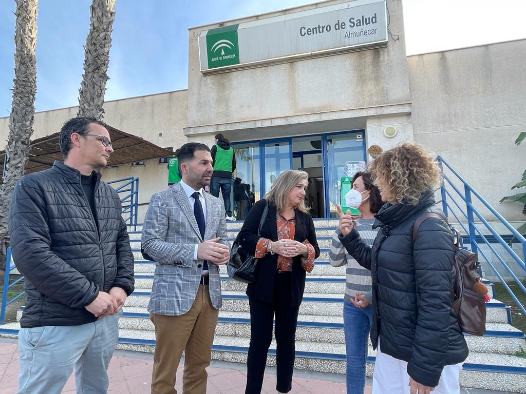 El PSOE de Granada denuncia en Almuñécar el “empeoramiento” de la sanidad pública en Andalucía y censura que los “incumplimientos” provoquen una huelga